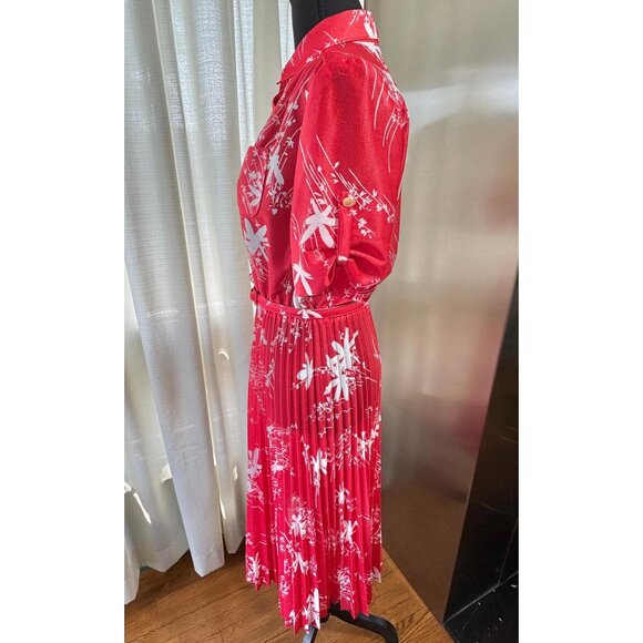 Vintage 80s dress, red, white floral leaves pattern, pleated skirt - Picture 4 of 10